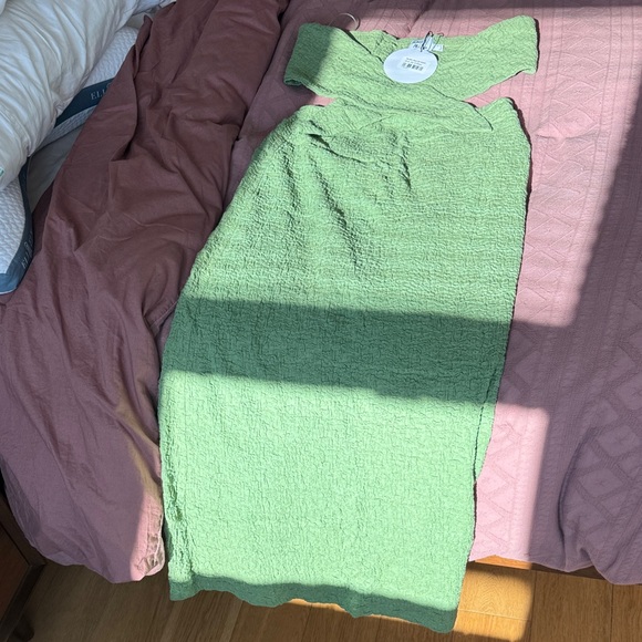 Green Textured Two-Piece Set - Picture 5 of 6